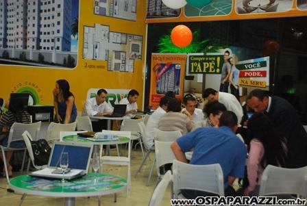 Mariana Felício e Daniel Saullo participam de lançamento