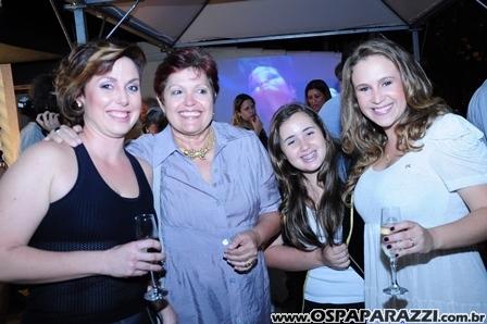 Salão de cabeleireiro chega com vários estilos no Vila Ema