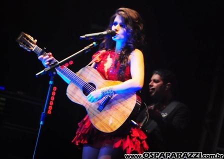 Paula Fernandes faz show em São José dos Campos