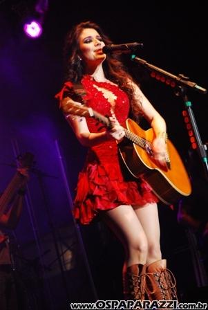 Paula Fernandes faz show em São José dos Campos