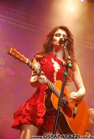 Paula Fernandes faz show em São José dos Campos
