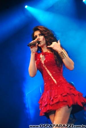 Paula Fernandes faz show em São José dos Campos