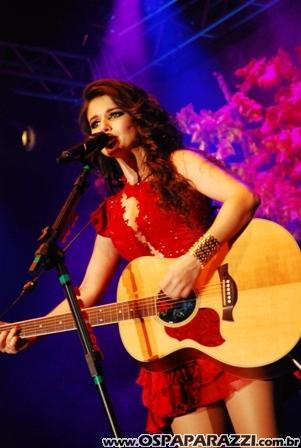 Paula Fernandes faz show em São José dos Campos