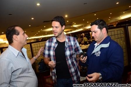 Edson e Hudson fazem coletiva de imprensa no Vila da Aldeia