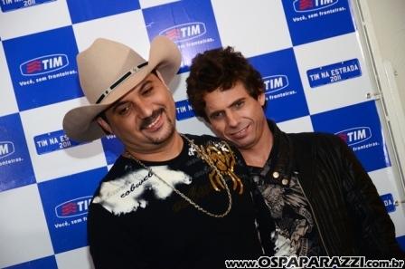 Edson e Hudson fazem coletiva de imprensa no Vila da Aldeia