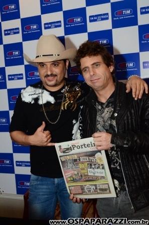 Edson e Hudson fazem coletiva de imprensa no Vila da Aldeia
