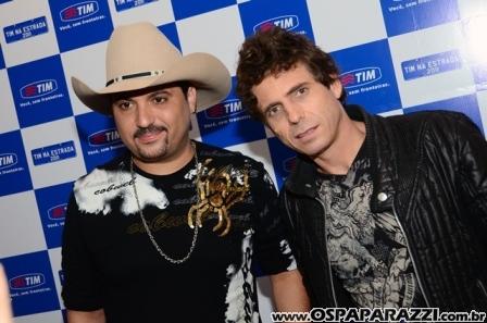 Edson e Hudson fazem coletiva de imprensa no Vila da Aldeia