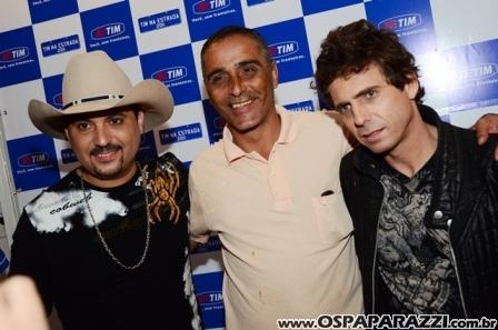 Edson e Hudson fazem coletiva de imprensa no Vila da Aldeia
