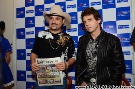 Edson e Hudson fazem coletiva de imprensa no Vila da Aldeia