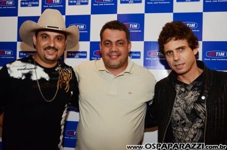 Edson e Hudson fazem coletiva de imprensa no Vila da Aldeia
