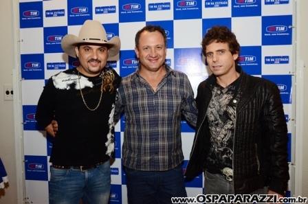 Edson e Hudson fazem coletiva de imprensa no Vila da Aldeia
