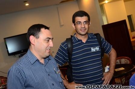 Edson e Hudson fazem coletiva de imprensa no Vila da Aldeia