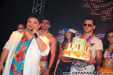 Havaí é tema do aniversário de Willian Roggles