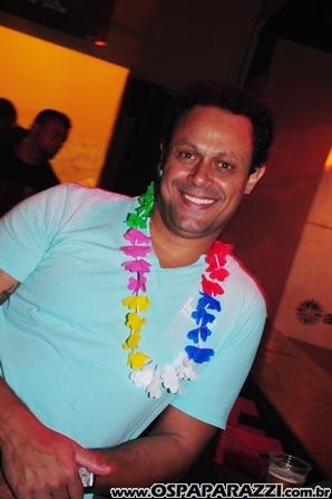 Havaí é tema do aniversário de Willian Roggles