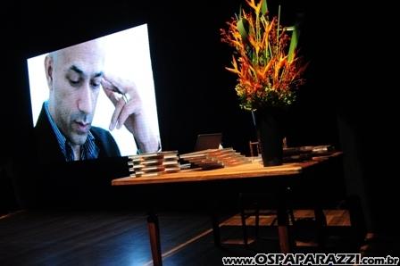Cia Paulista de Moda lança livro no Teatro Colinas