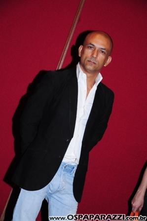 Cia Paulista de Moda lança livro no Teatro Colinas