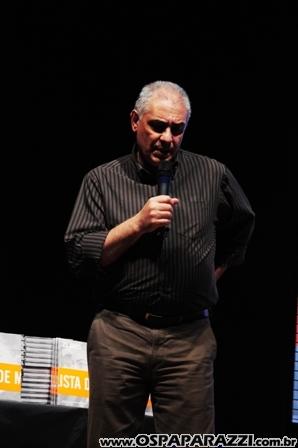 Cia Paulista de Moda lança livro no Teatro Colinas