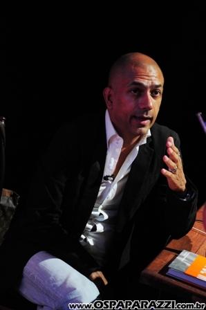 Cia Paulista de Moda lança livro no Teatro Colinas