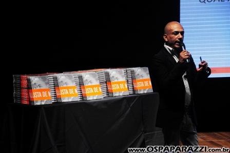 Cia Paulista de Moda lança livro no Teatro Colinas