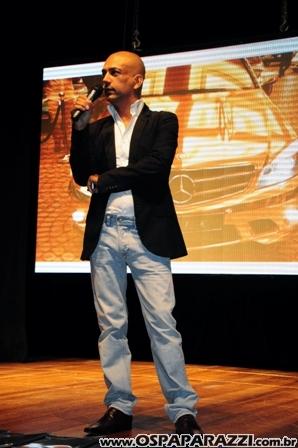 Cia Paulista de Moda lança livro no Teatro Colinas