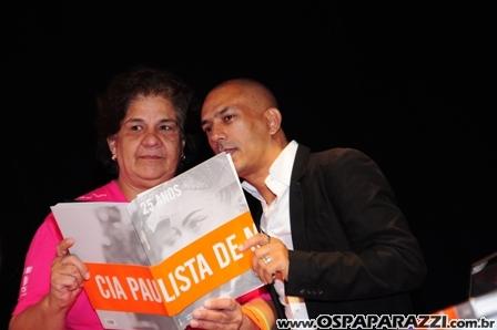 Cia Paulista de Moda lança livro no Teatro Colinas