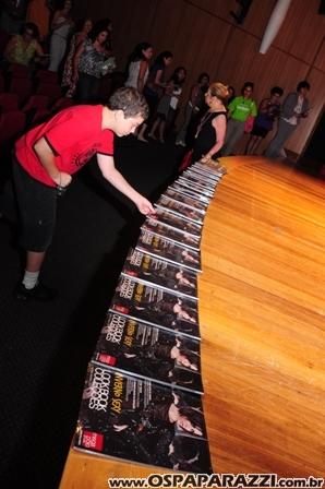 Cia Paulista de Moda lança livro no Teatro Colinas