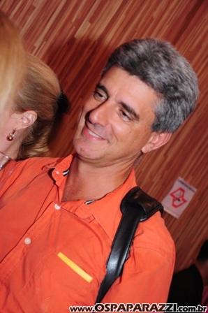 Cia Paulista de Moda lança livro no Teatro Colinas