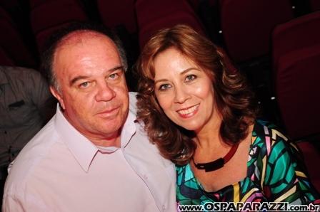Cia Paulista de Moda lança livro no Teatro Colinas