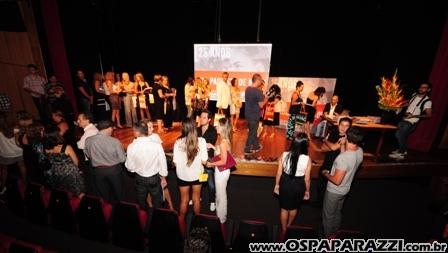 Cia Paulista de Moda lança livro no Teatro Colinas