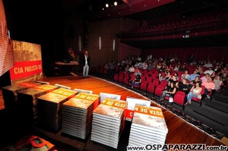 Cia Paulista de Moda lança livro no Teatro Colinas