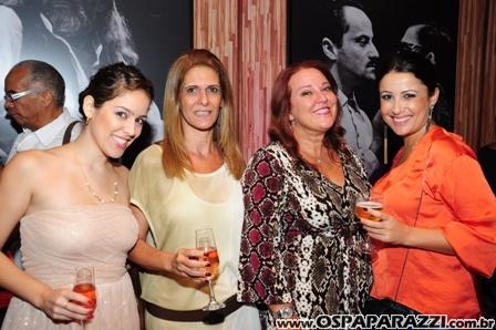Cia Paulista de Moda lança livro no Teatro Colinas