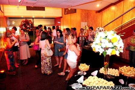 Cia Paulista de Moda lança livro no Teatro Colinas