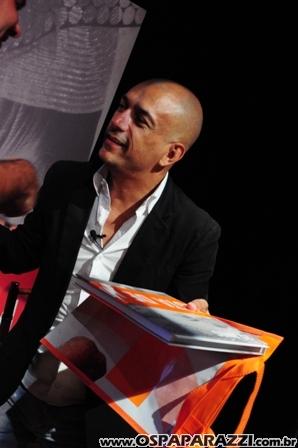 Cia Paulista de Moda lança livro no Teatro Colinas