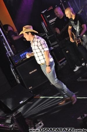 Fernando e Sorocaba fazem show na Estância Nativa Sertaneja