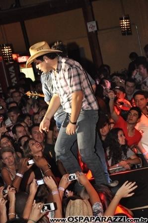 Fernando e Sorocaba fazem show na Estância Nativa Sertaneja