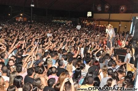 Fernando e Sorocaba fazem show na Estância Nativa Sertaneja