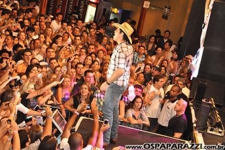 Fernando e Sorocaba fazem show na Estância Nativa Sertaneja