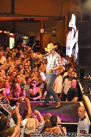 Fernando e Sorocaba fazem show na Estância Nativa Sertaneja