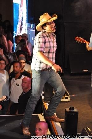 Fernando e Sorocaba fazem show na Estância Nativa Sertaneja