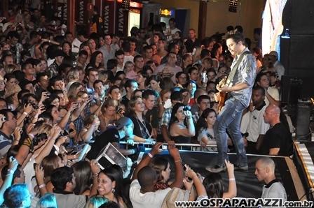 Fernando e Sorocaba fazem show na Estância Nativa Sertaneja