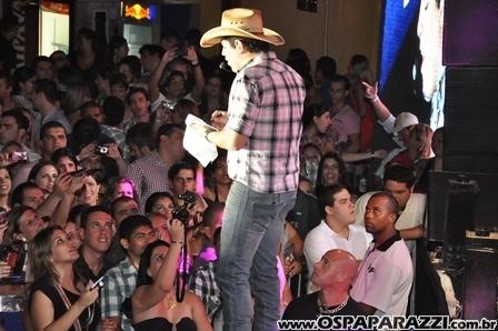 Fernando e Sorocaba fazem show na Estância Nativa Sertaneja