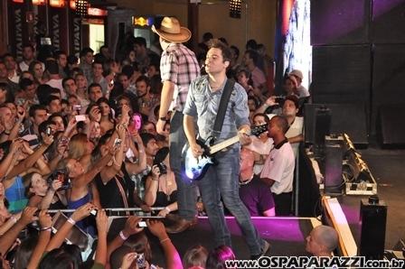 Fernando e Sorocaba fazem show na Estância Nativa Sertaneja