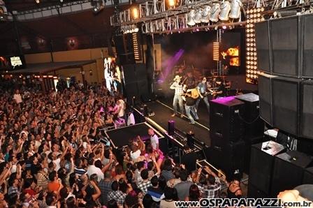 Fernando e Sorocaba fazem show na Estância Nativa Sertaneja