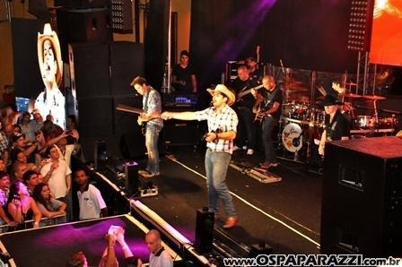 Fernando e Sorocaba fazem show na Estância Nativa Sertaneja