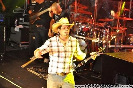 Fernando e Sorocaba fazem show na Estância Nativa Sertaneja