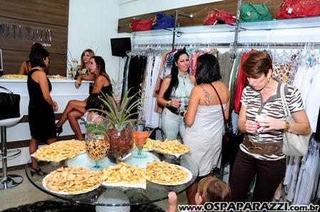 Renata Vallin inaugura boutique de roupas femininas