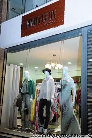 Renata Vallin inaugura boutique de roupas femininas