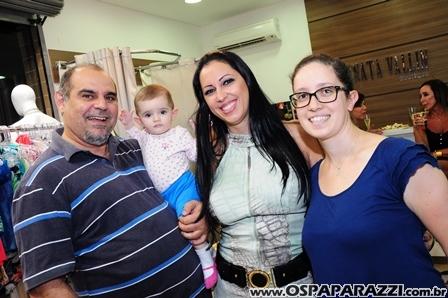 Renata Vallin inaugura boutique de roupas femininas