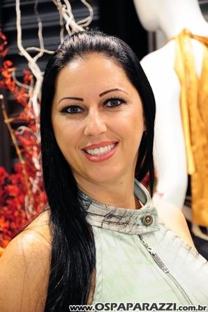Renata Vallin inaugura boutique de roupas femininas