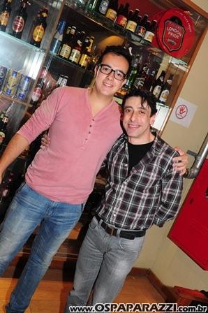 Elenco de Os Libertinos curte Guten Bier